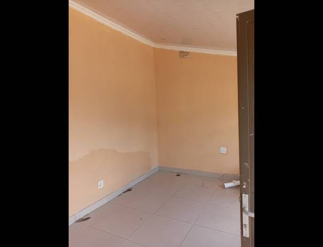 2 BEDROOM HOUSE FOR SALE IN UMLAZI A